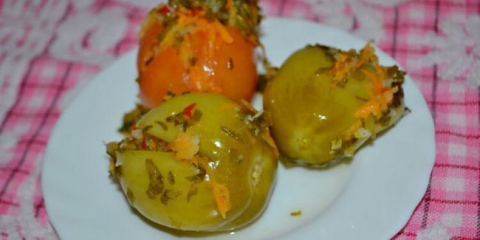 Зелени домати, пълнени с моркови и чесън за зимата